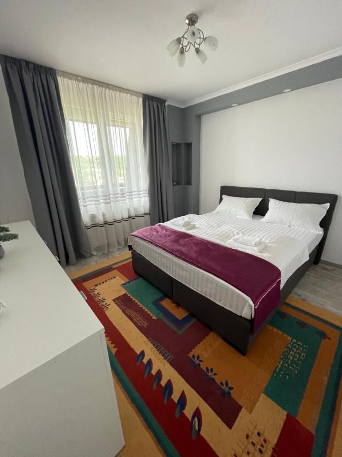 Lovely 3 Bedrooms Apartament Oradea Exterior photo